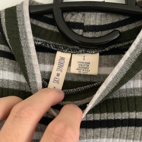 Cropped Knit Long Sleeve - Picture 2 of 2